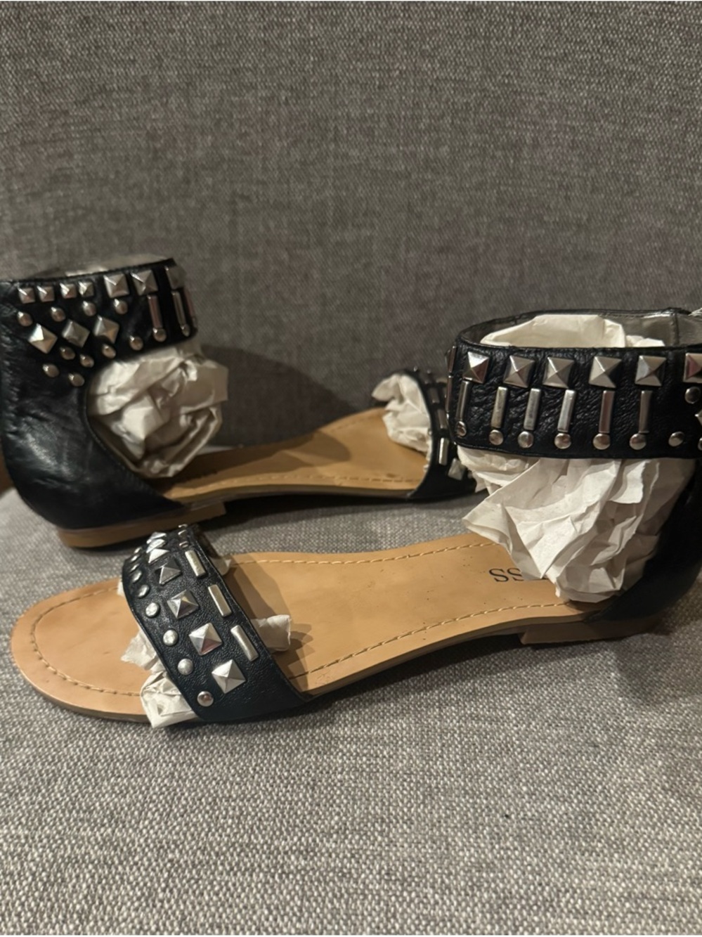 GUESS Black Studded Gladiator Sandals Size 7 Edgy Rocker Chic Ankle Strap Flats - Picture 4 of 7